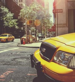 Pourquoi louer une voiture à Paris par le bais d’une plateforme spécialisée ?